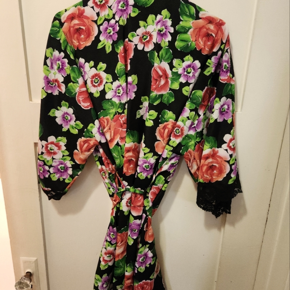 Victoria's Secret floral robe  L